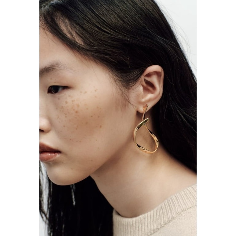 NWT. Zara Golden Asymmetric Shaped Earrings.